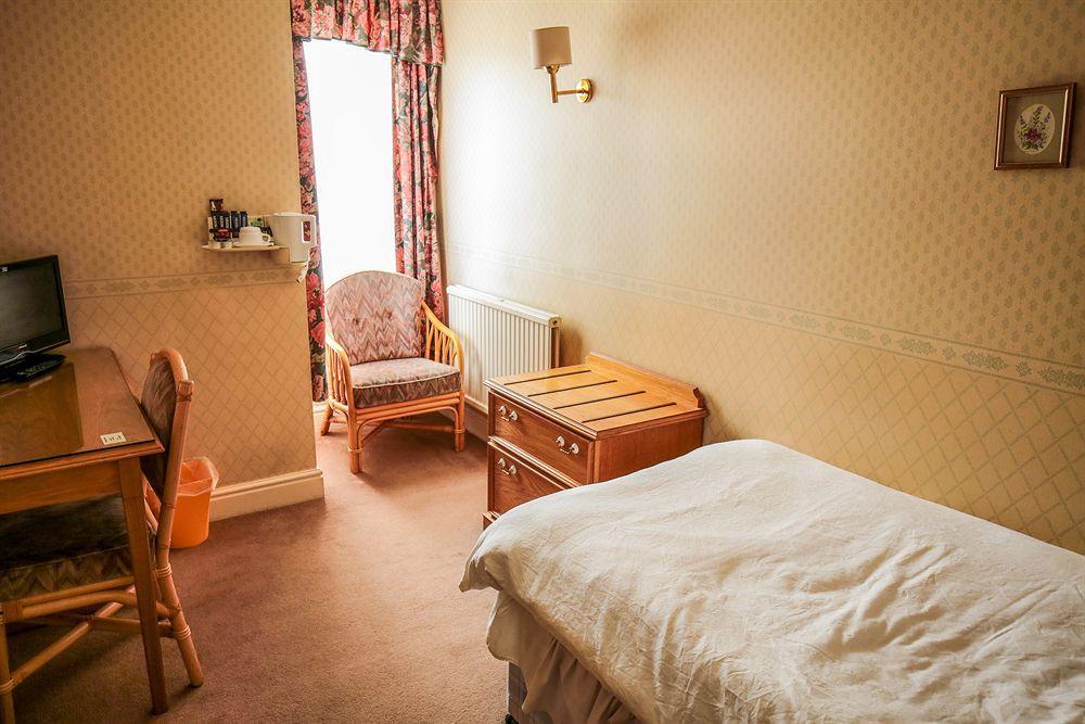 Fernbank Hotel Basingstoke Exterior foto