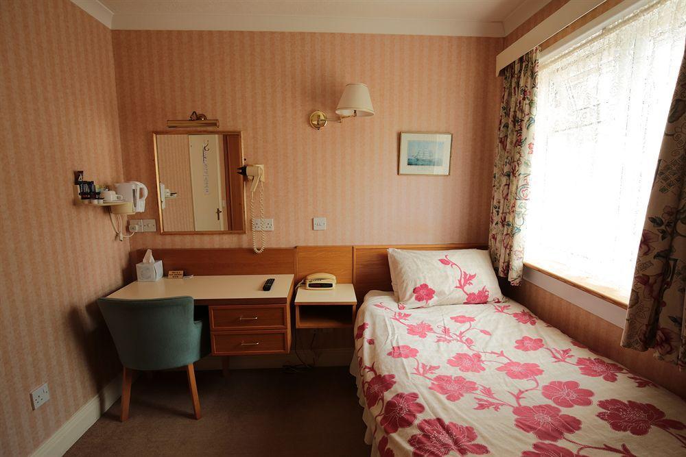Fernbank Hotel Basingstoke Exterior foto