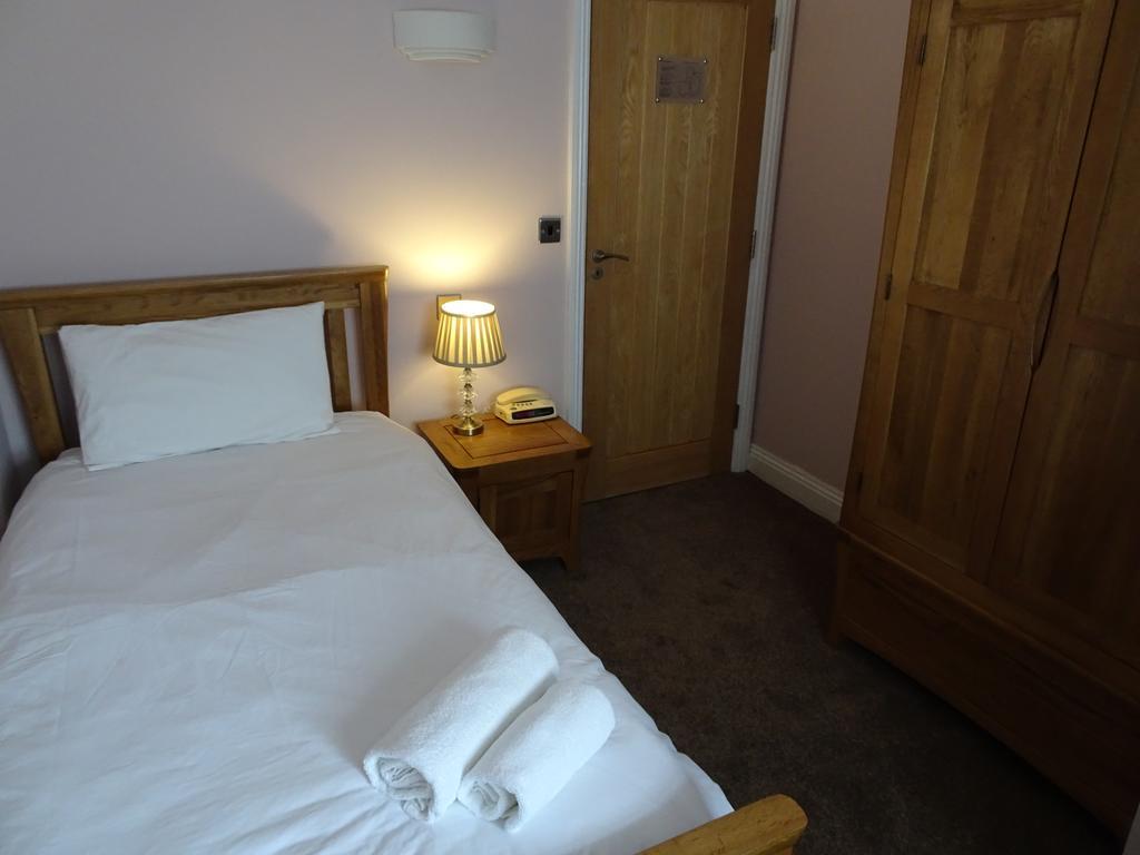 Fernbank Hotel Basingstoke Exterior foto